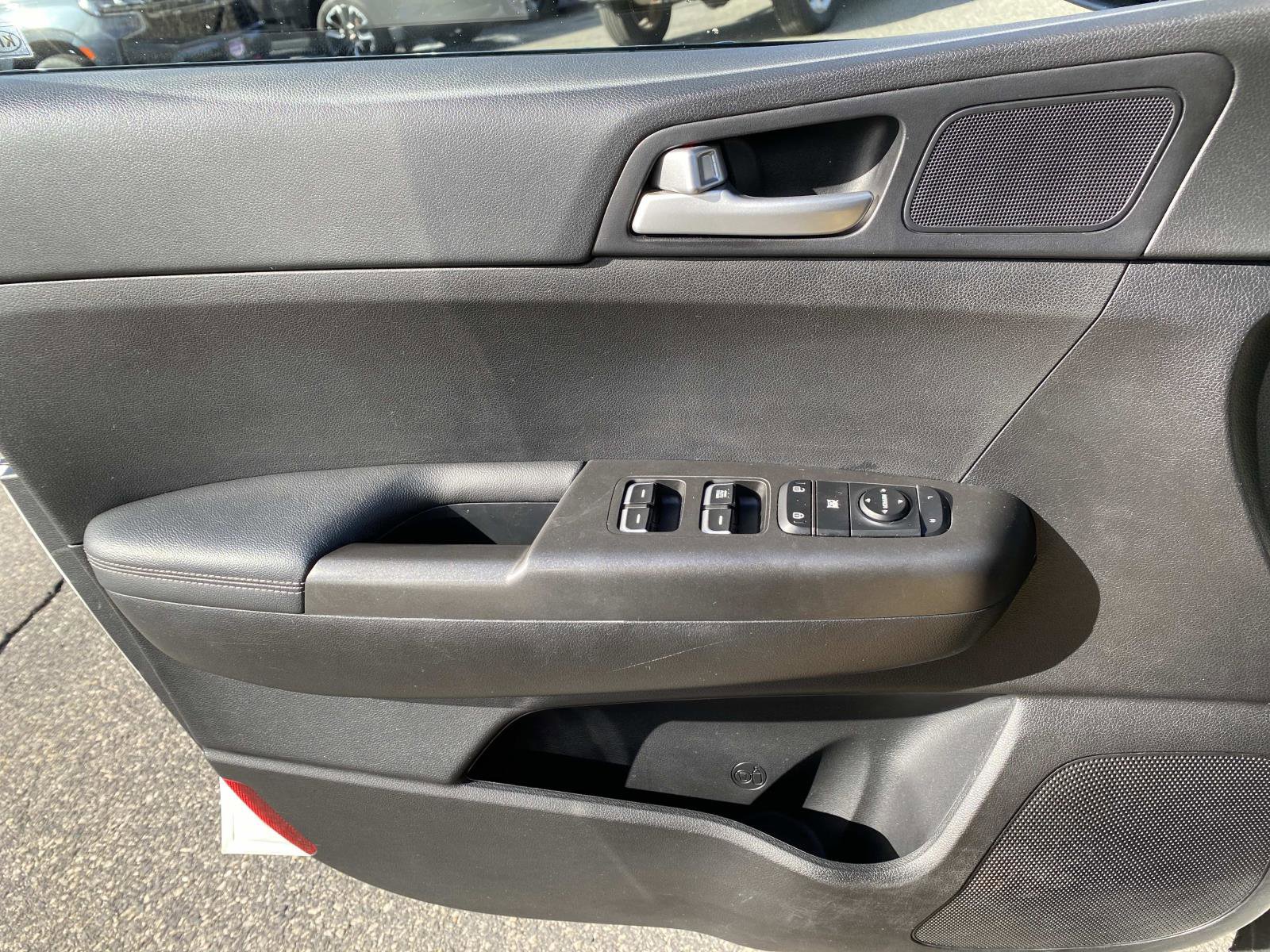 Used 2020 Kia Sportage LX image 19