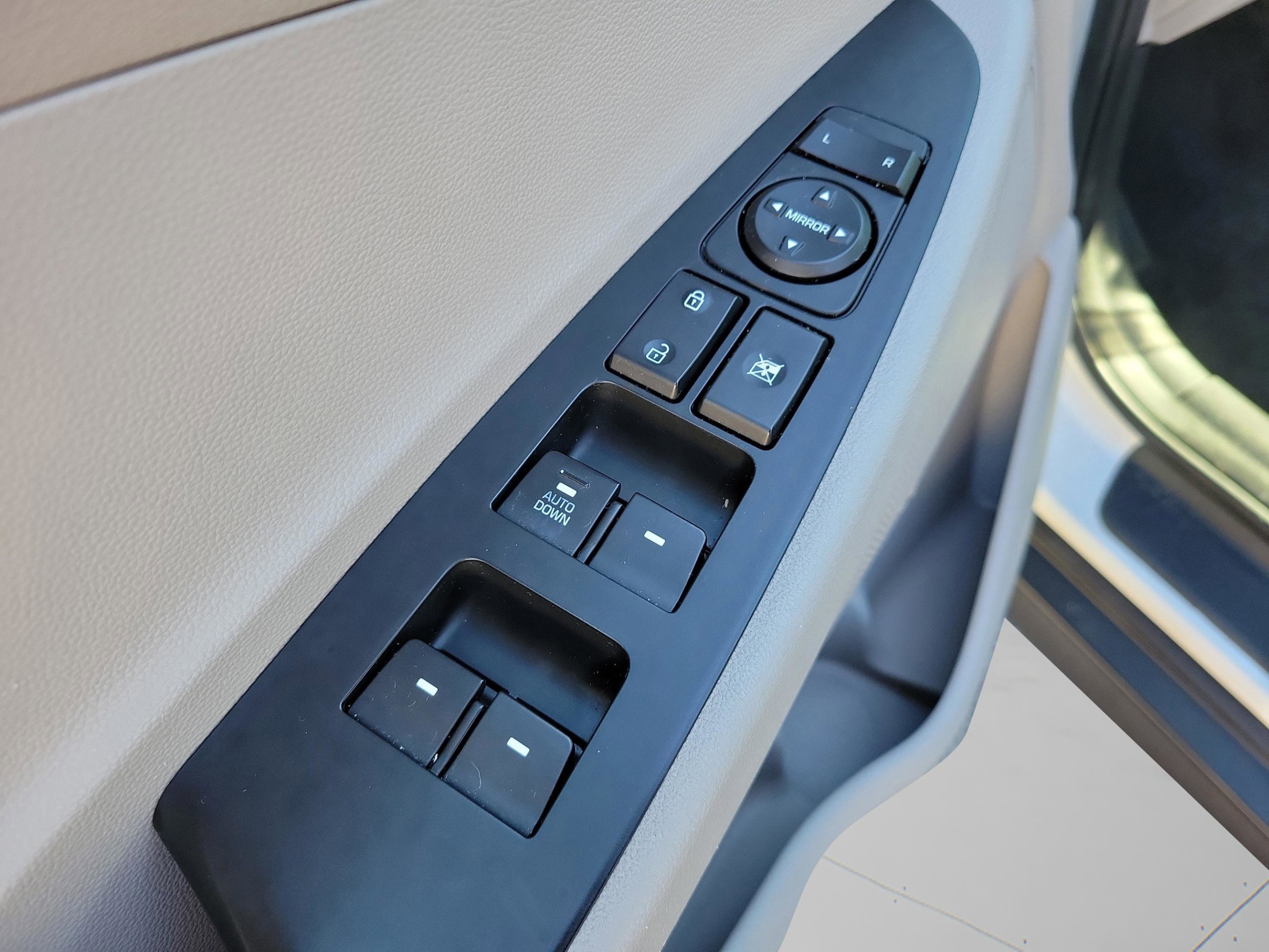 Used 2019 Hyundai Tucson SE image 32