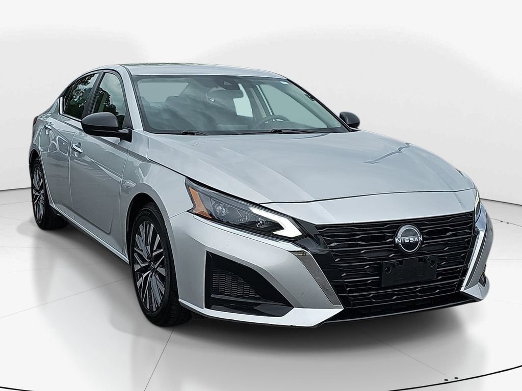 Used 2024 Nissan Altima 2.5 SV FWD image 3