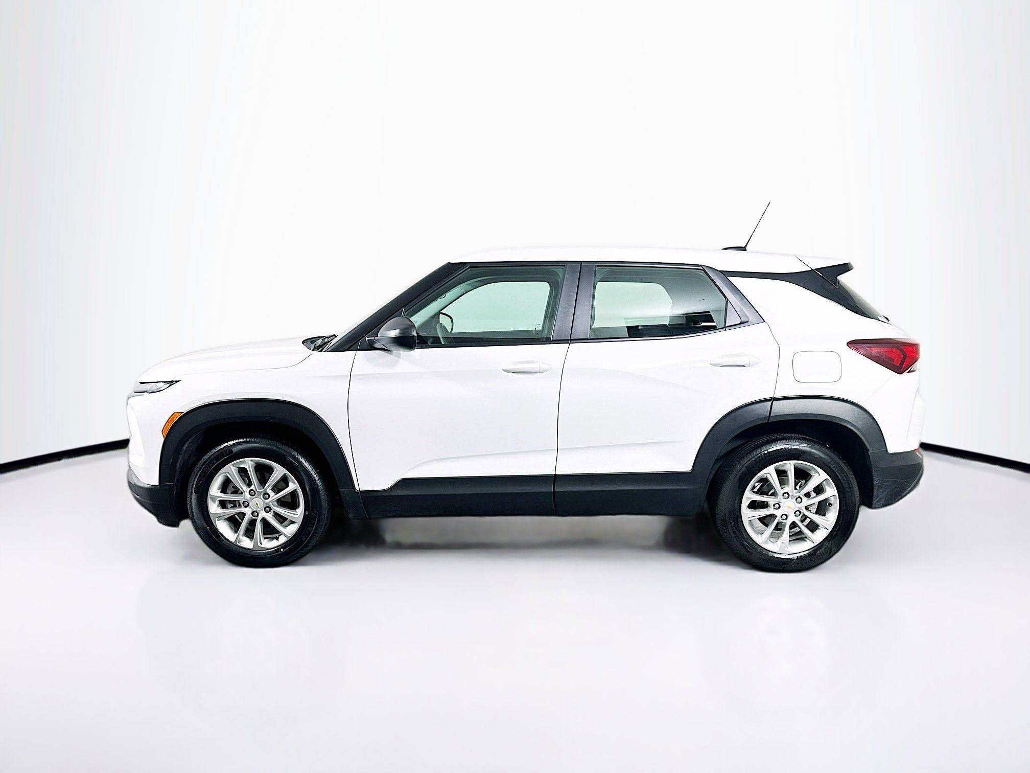 Used 2024 Chevrolet TrailBlazer LS FWD image 4