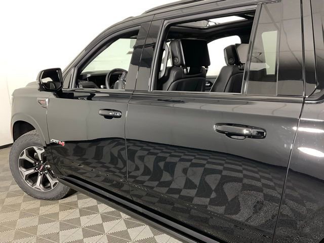 New 2026 GMC Yukon XL AT4 Ultimate AWD/4WD image 38