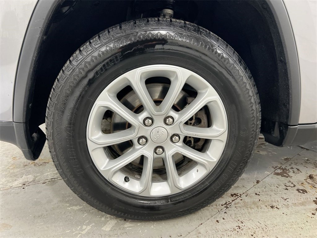 Used 2021 Jeep Grand Cherokee Laredo w/ Security & Convenience Group image 26