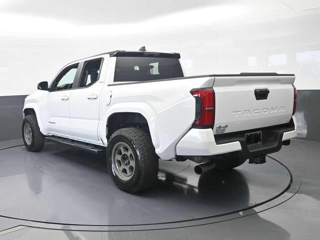Used 2025 Toyota Tacoma SR5 AWD/4WD image 4