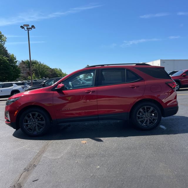 Used 2023 Chevrolet Equinox RS w/ LPO, Floor Liner Package FWD image 2