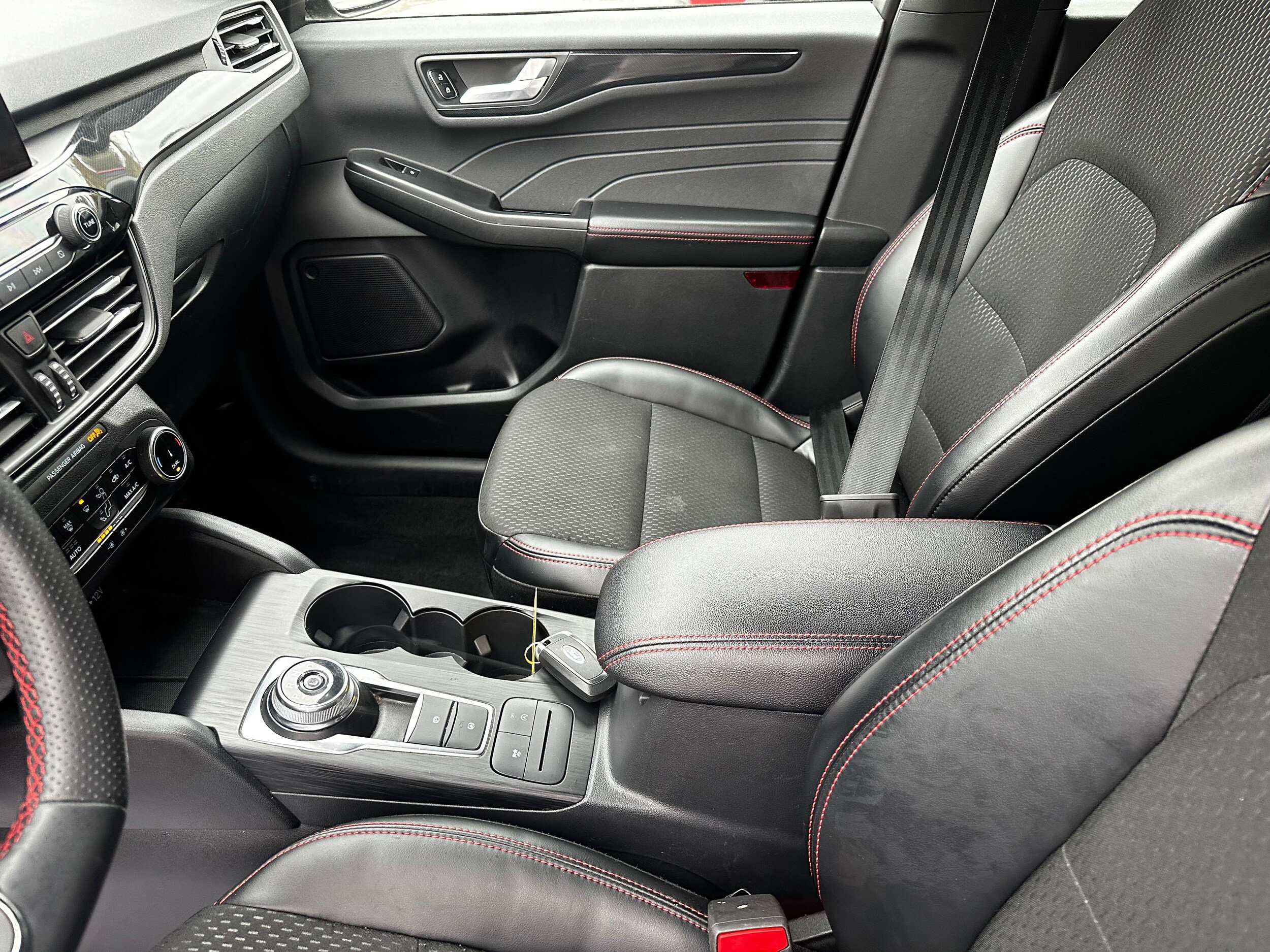 Used 2025 Ford Escape ST-Line AWD/4WD image 33