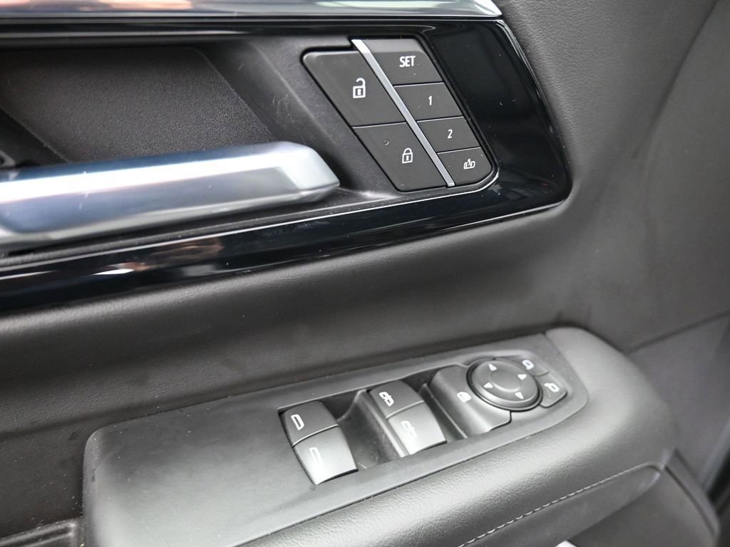 Used 2025 Chevrolet Tahoe LT AWD/4WD image 27