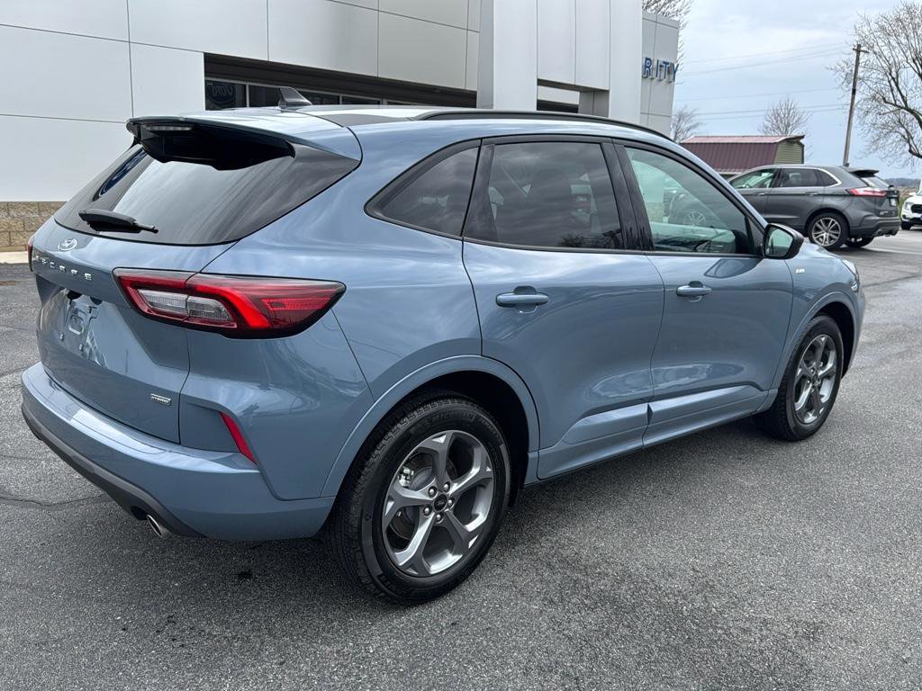Used 2024 Ford Escape ST-Line w/ Equipment Group 301A image 3