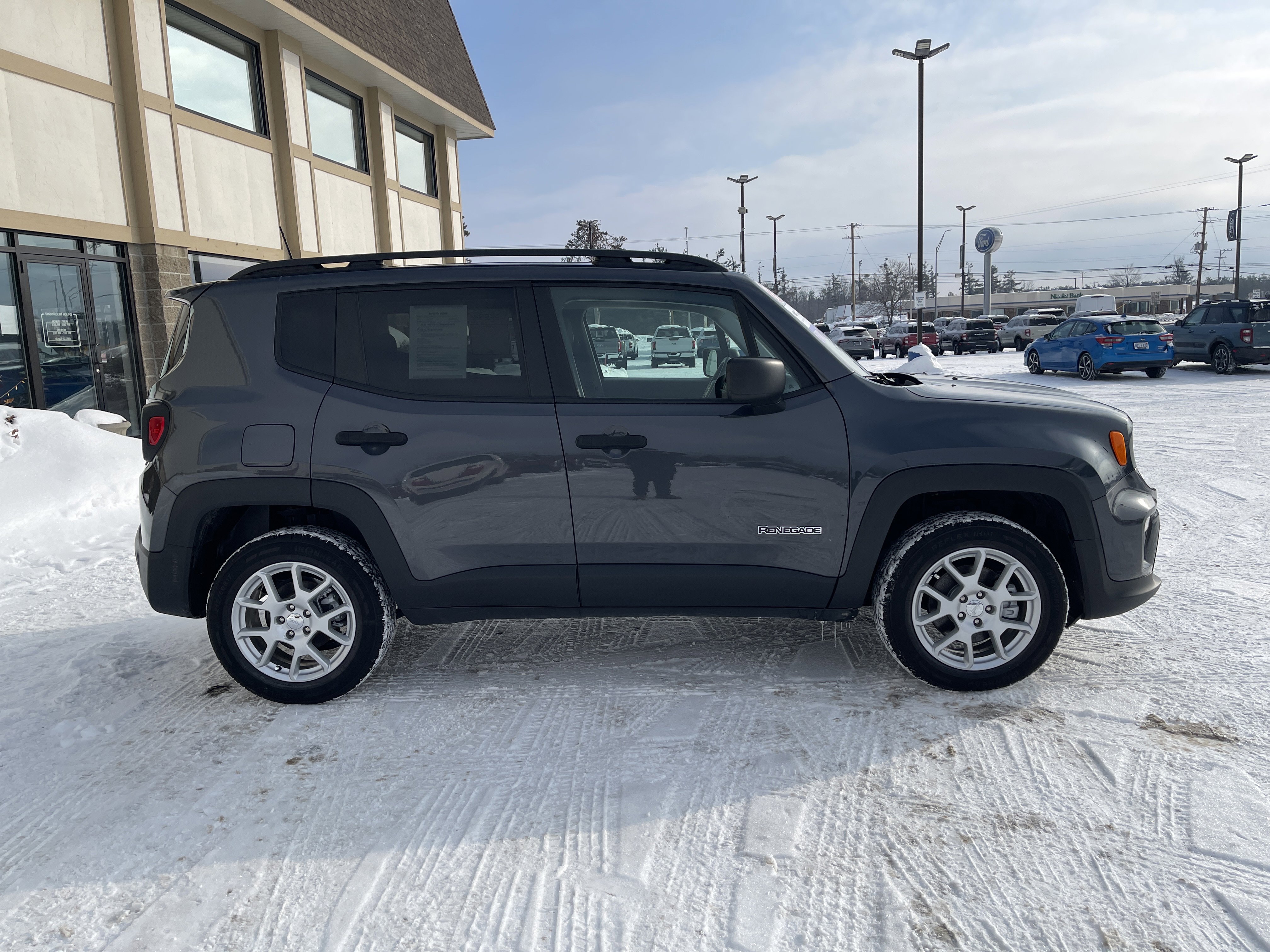 Used 2021 Jeep Renegade Sport w/ Sport Appearance Group image 2