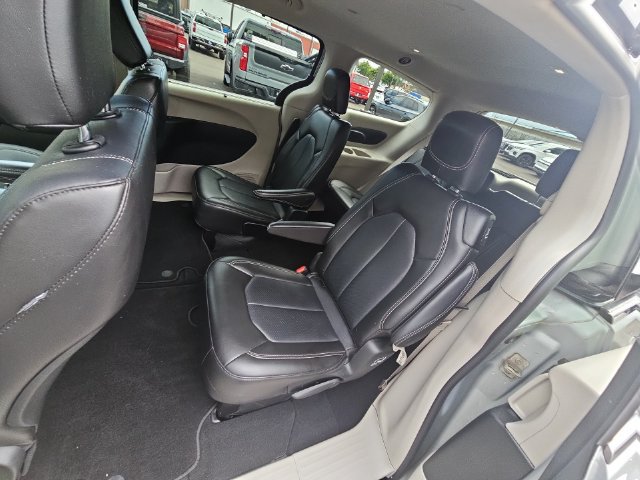 Used 2024 Chrysler Pacifica Touring-L FWD image 28