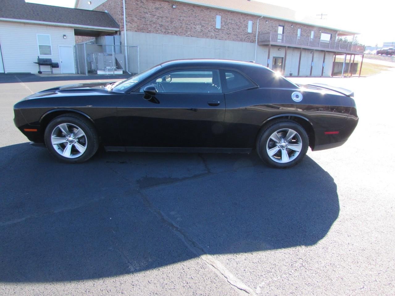 Used 2019 Dodge Challenger SXT image 4