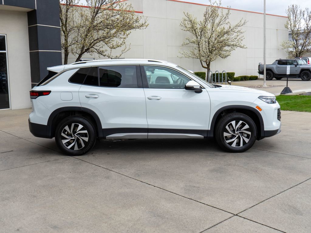 Used 2025 Volkswagen Tiguan S image 8