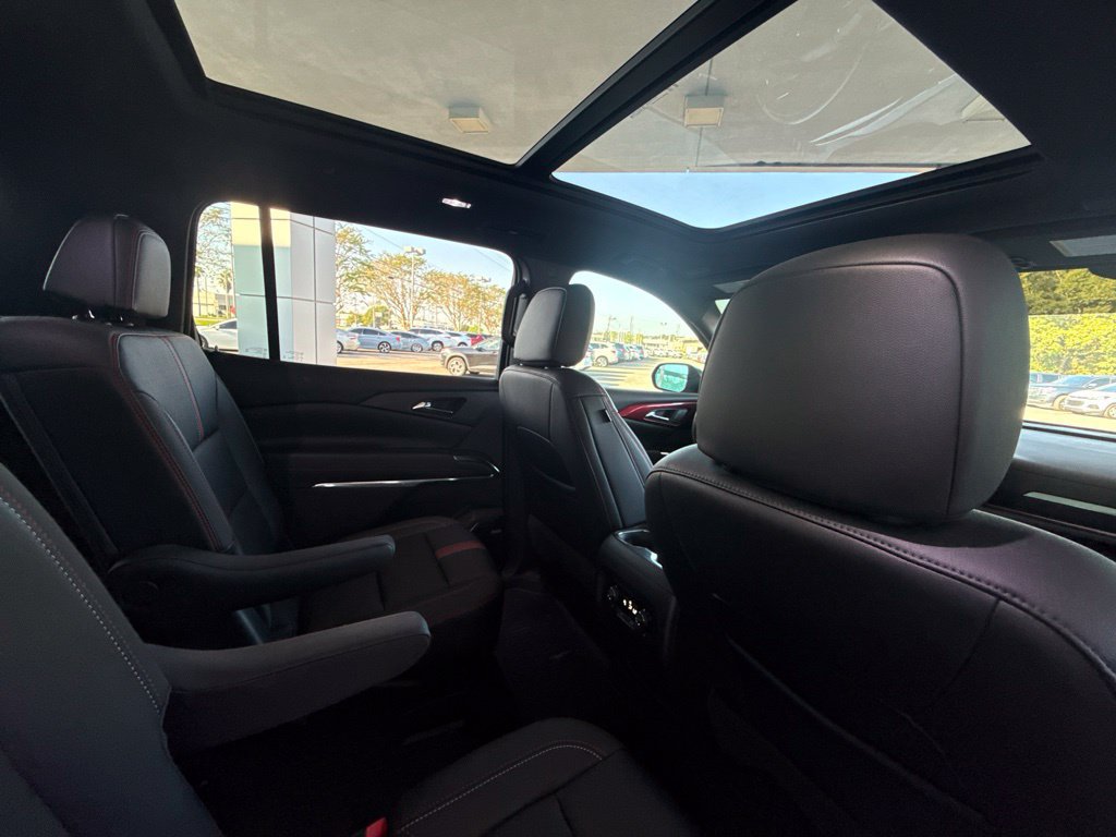 Used 2026 Chevrolet Traverse RS w/ LPO, Floor Liner Package FWD image 39