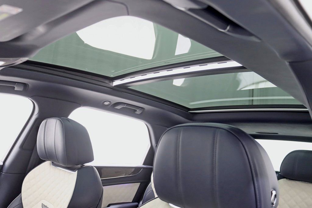 Used 2022 Bentley Bentayga image 36