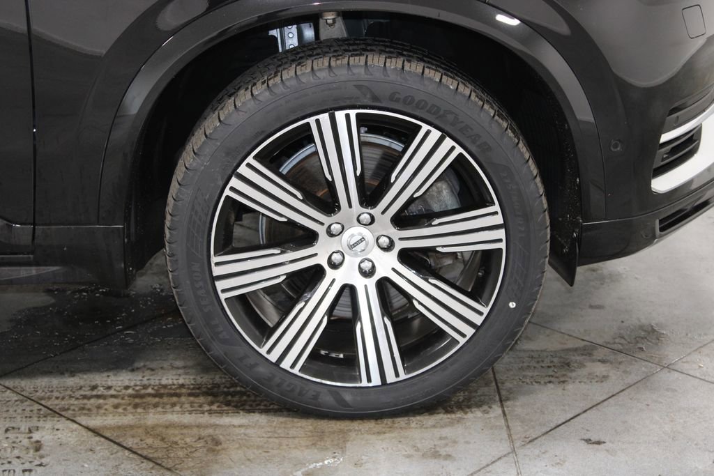 Used 2024 Volvo XC90 T8 Plus w/ Protection Package Premier AWD/4WD image 12