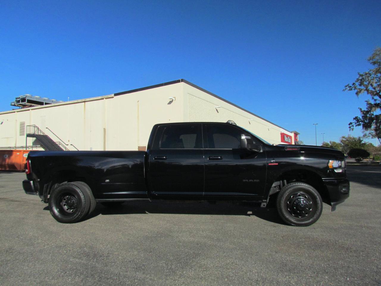 Used 2024 RAM 3500 Big Horn w/ Night Edition AWD/4WD image 14