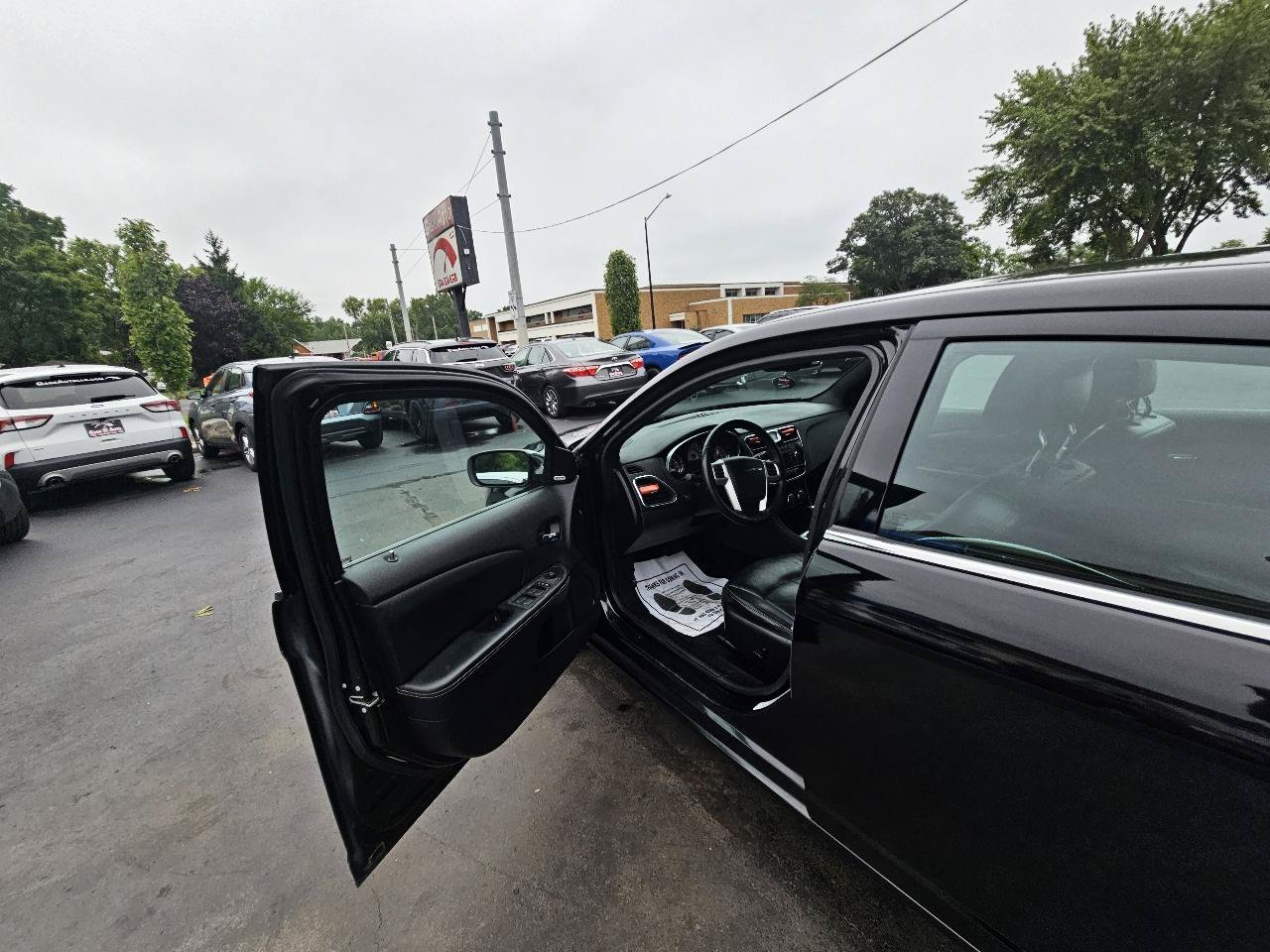Used 2014 Chrysler 200 Limited FWD image 18