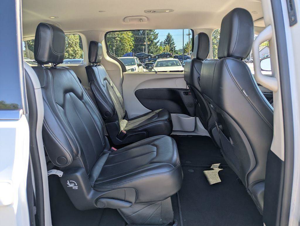 Used 2023 Chrysler Pacifica Touring-L FWD image 37