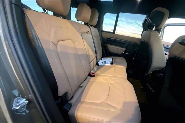 New 2026 Land Rover Defender 110 X-Dynamic SE image 11