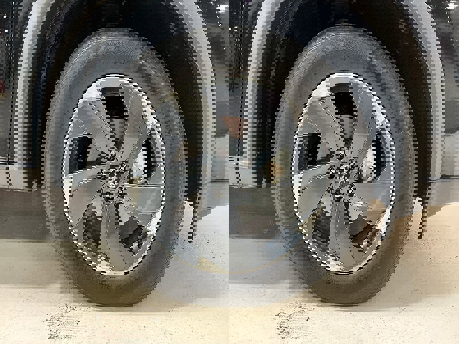 Used 2024 Nissan Rogue SV AWD/4WD image 9