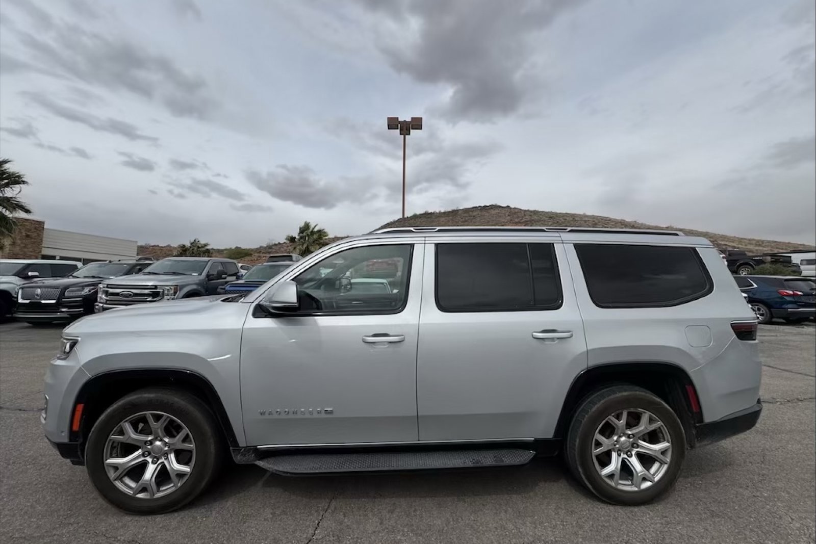 Used 2022 Jeep Wagoneer Series II image 2