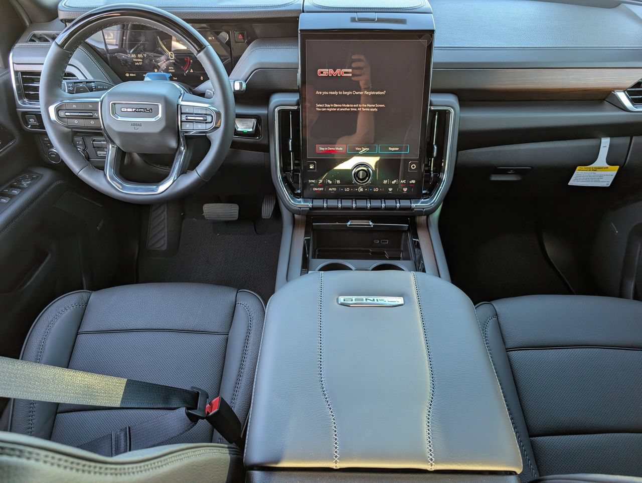 New 2026 GMC Yukon XL Denali w/ Denali Reserve Package AWD/4WD image 8