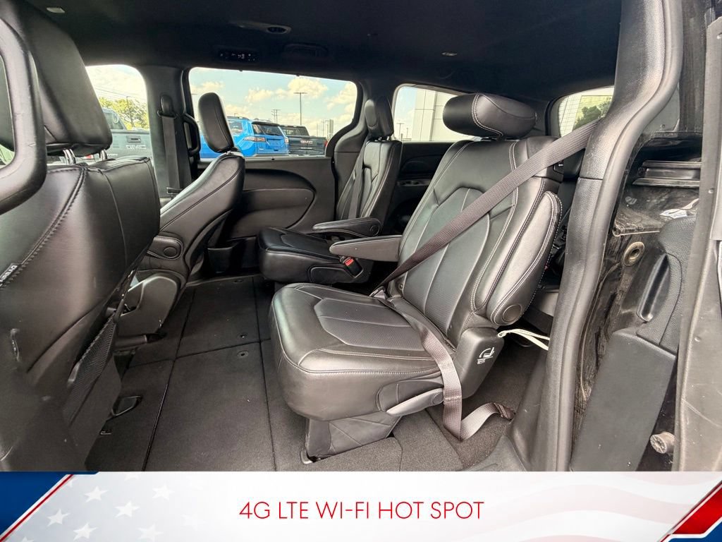 Used 2025 Chrysler Pacifica Select FWD image 13