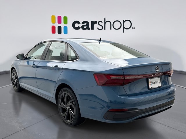 Used 2025 Volkswagen Jetta SE FWD image 3