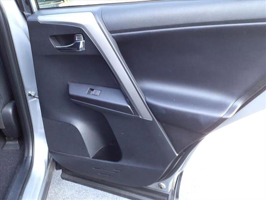 Used 2018 Toyota RAV4 XLE image 10