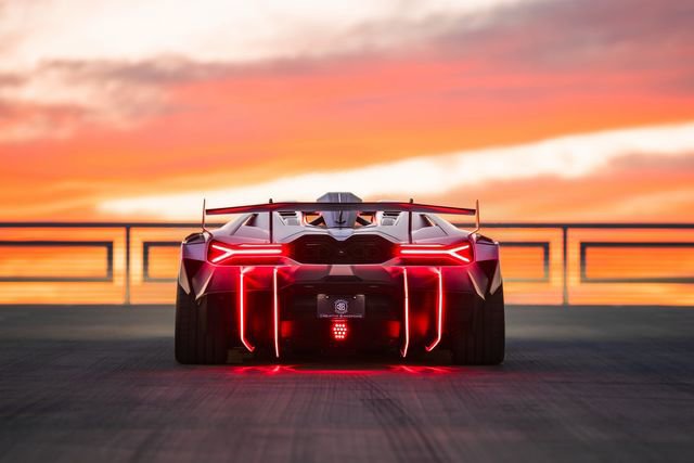 Used 2025 Lamborghini Revuelto AWD/4WD image 9