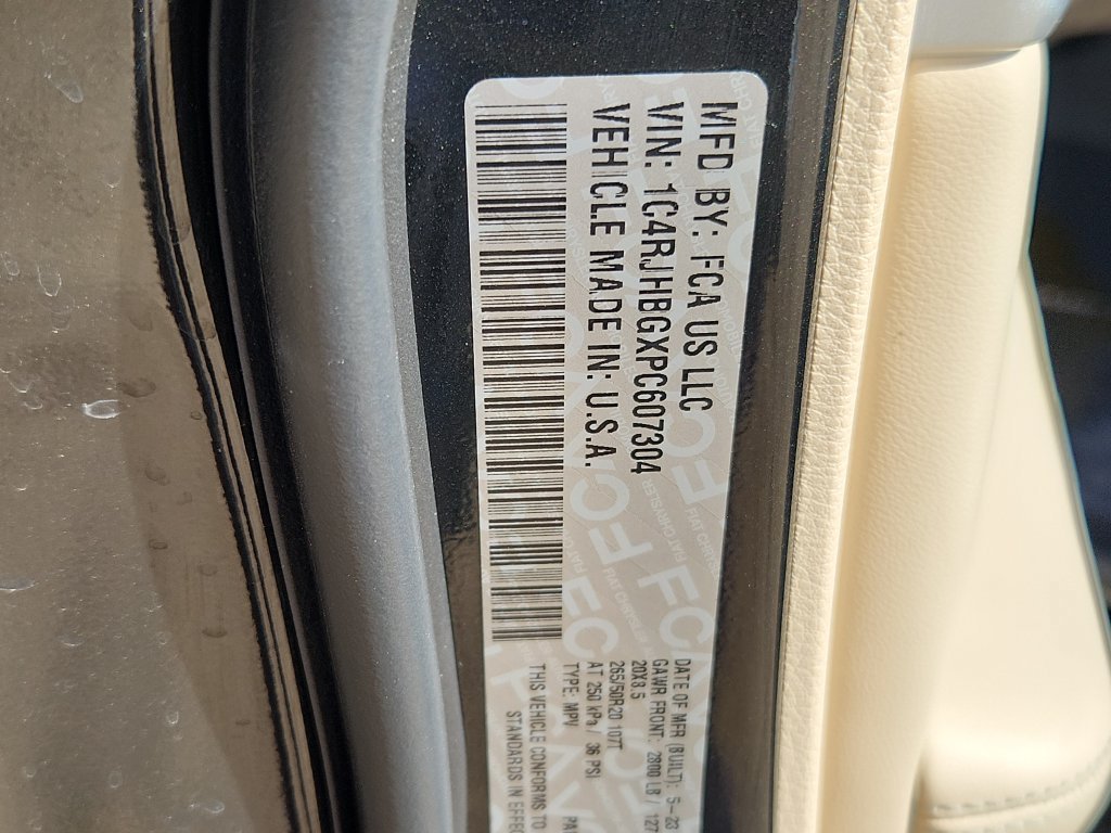 Used 2023 Jeep Grand Cherokee Limited AWD/4WD image 16