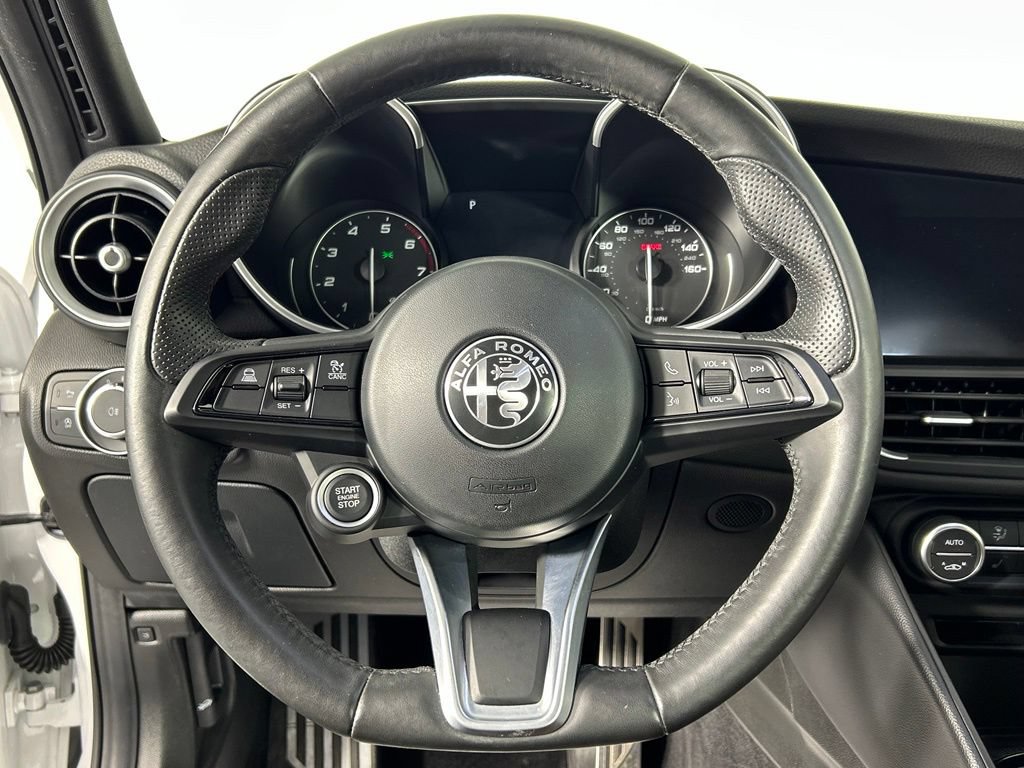 Used 2022 Alfa Romeo Giulia Ti AWD/4WD image 25