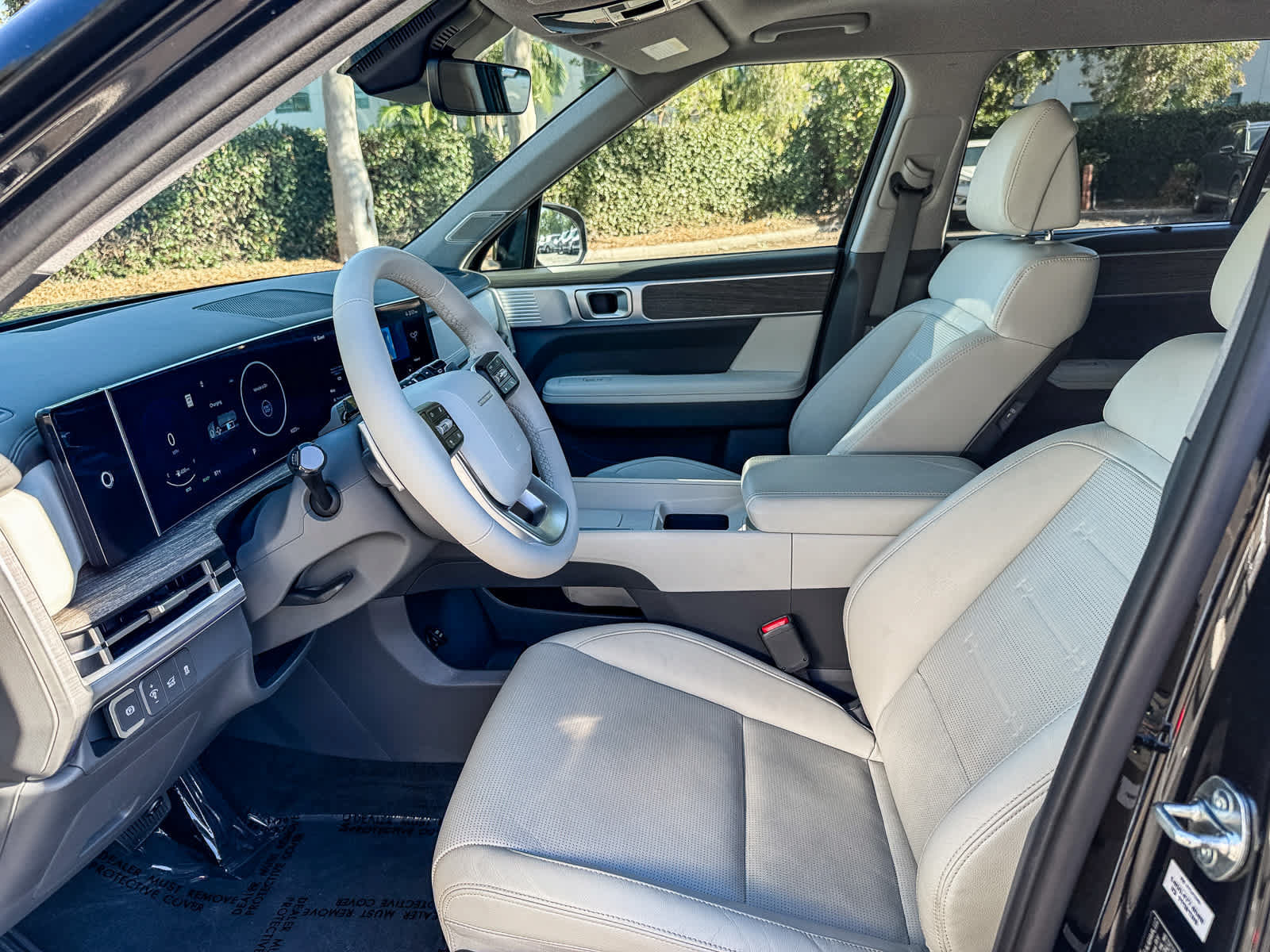Used 2025 Hyundai Santa Fe Limited FWD image 15