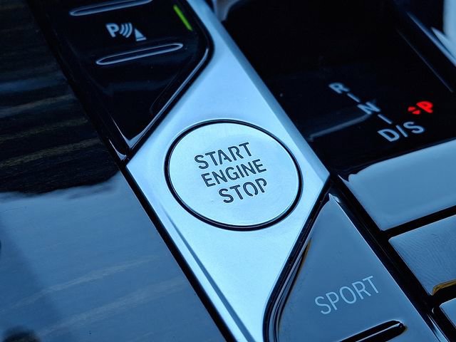 Used 2024 BMW X5 xDrive40i w/ M Sport Package image 25