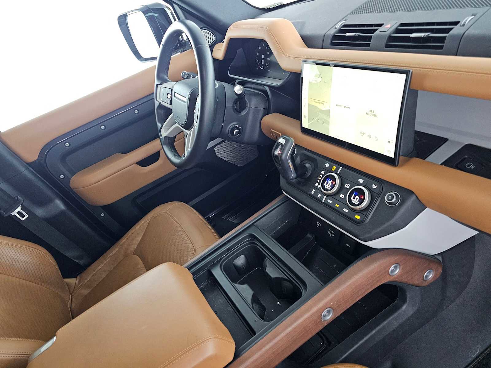 Used 2023 Land Rover Defender 130 First Edition image 11