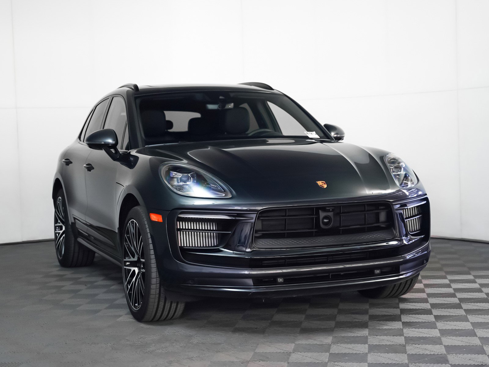 Certified 2025 Porsche Macan S image 8