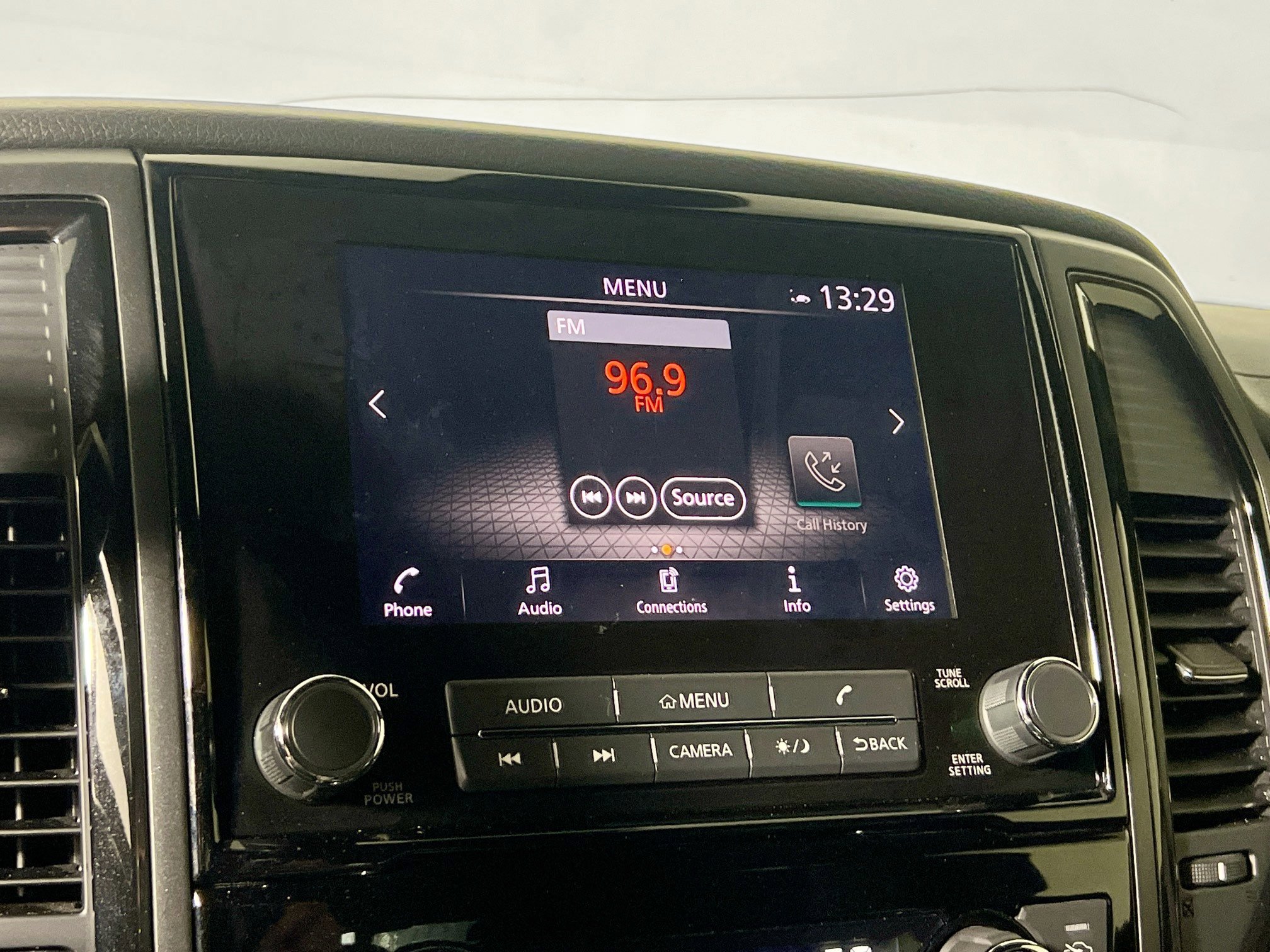 Used 2023 Nissan Titan SV w/ SV Convenience Package RWD image 28
