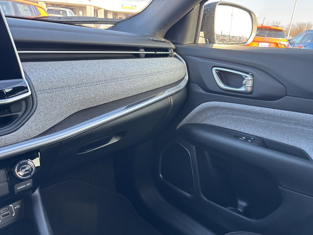 New 2026 Jeep Compass Latitude image 17