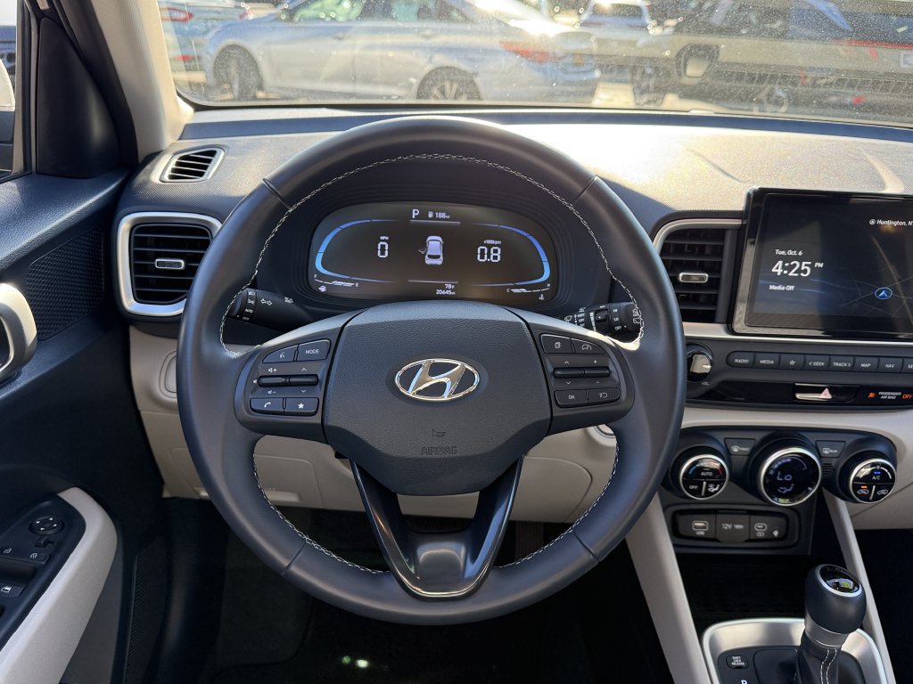 Certified 2023 Hyundai Venue Limited FWD image 15