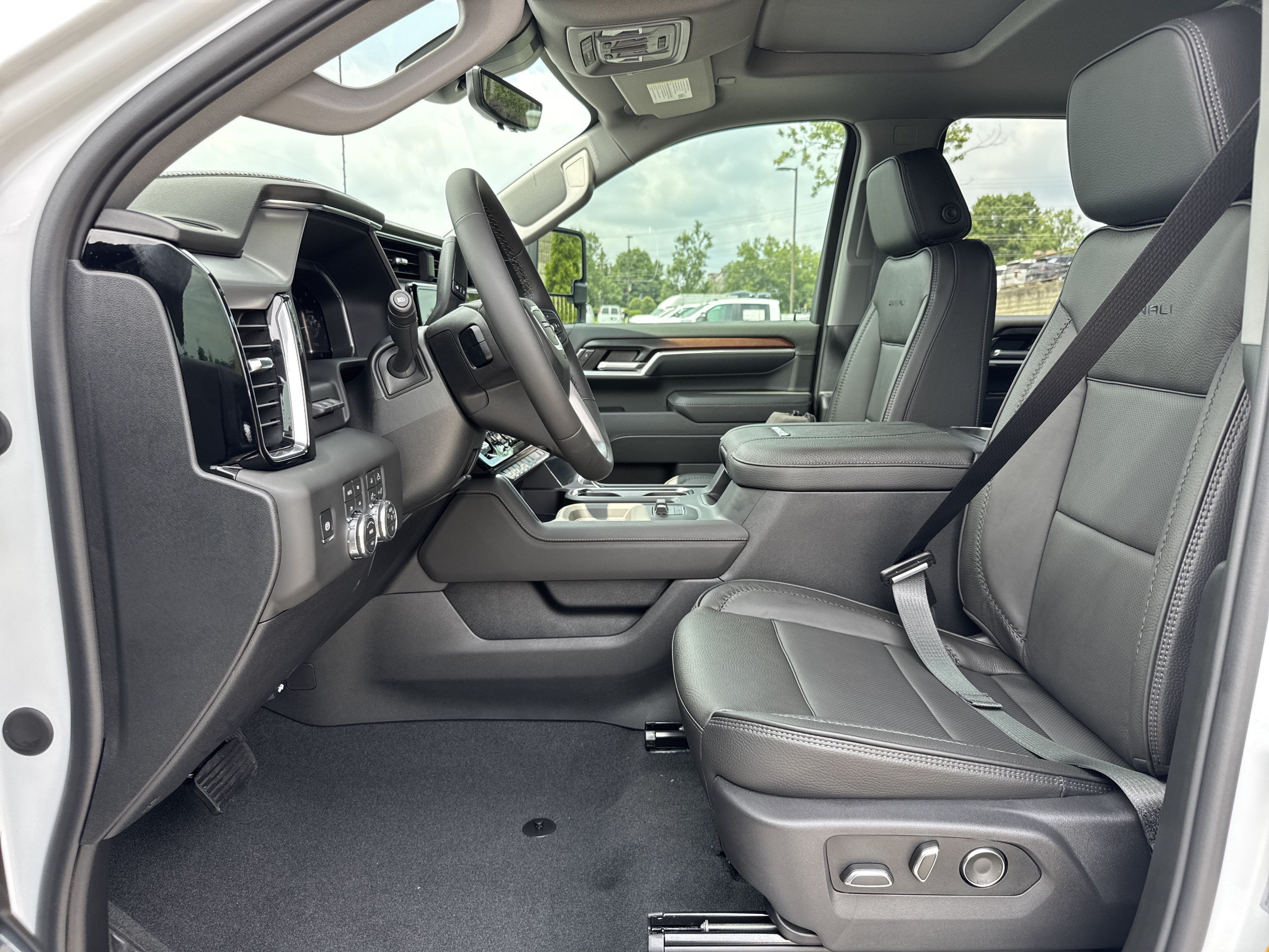 New 2026 GMC Sierra 2500 Denali w/ Denali Reserve Package AWD/4WD image 17