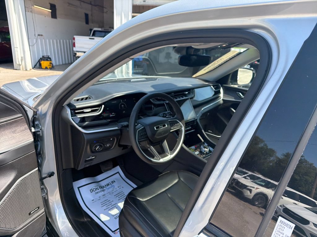 Used 2024 Jeep Grand Cherokee Limited 4xe AWD/4WD image 17