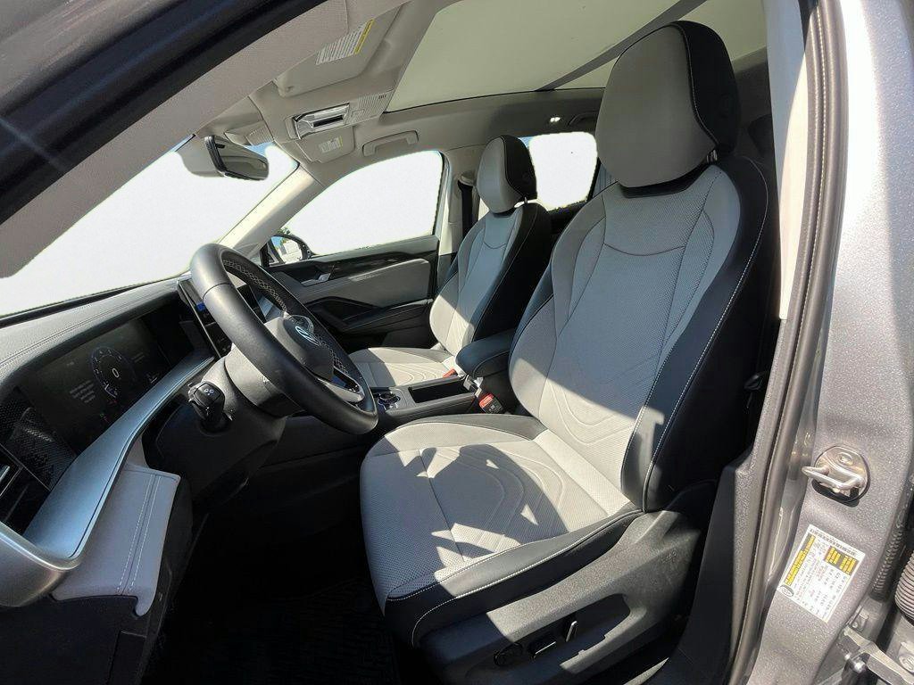 Certified 2026 Volkswagen Tiguan SE AWD/4WD image 12
