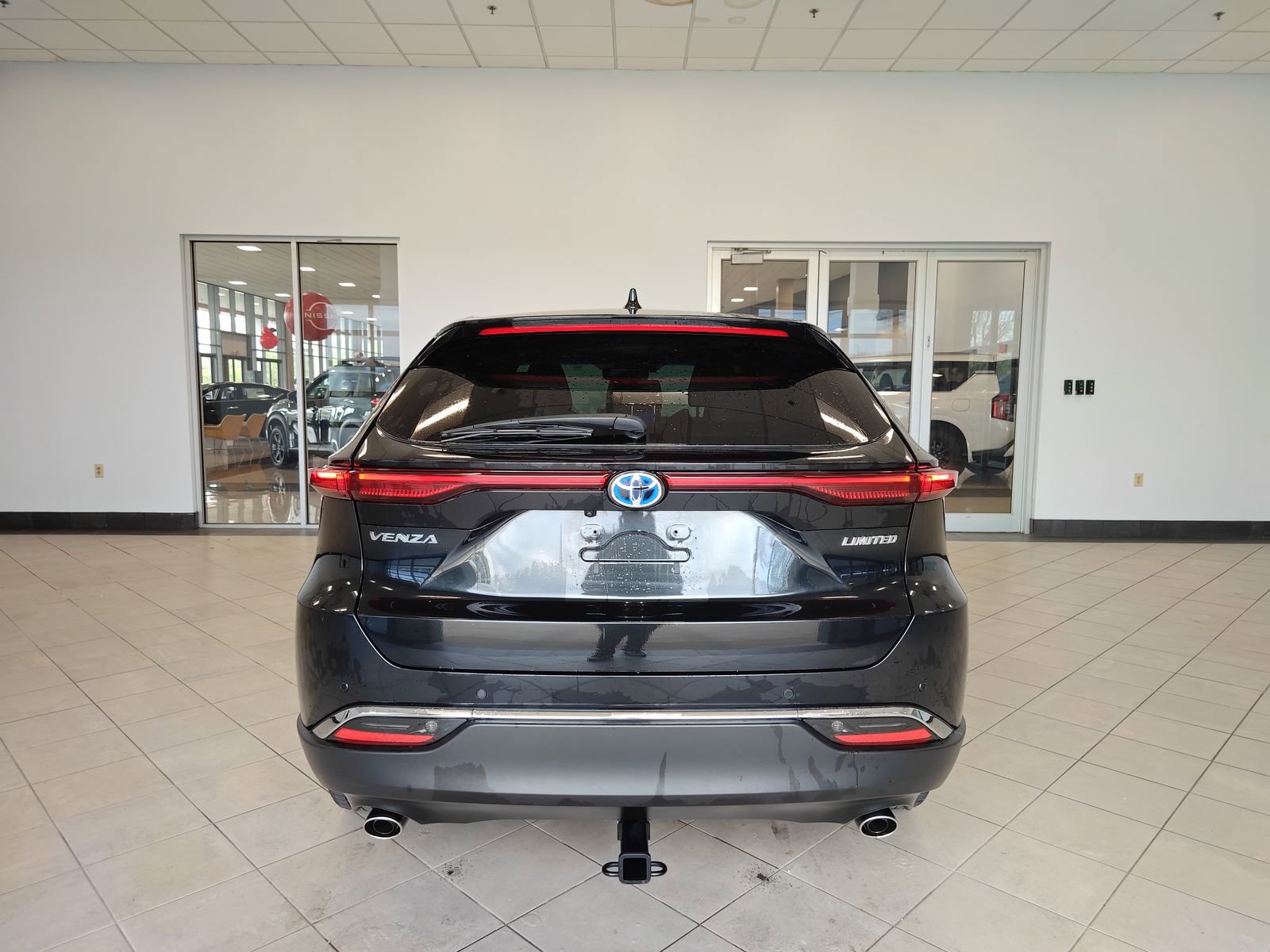 Used 2024 Toyota Venza Limited image 4