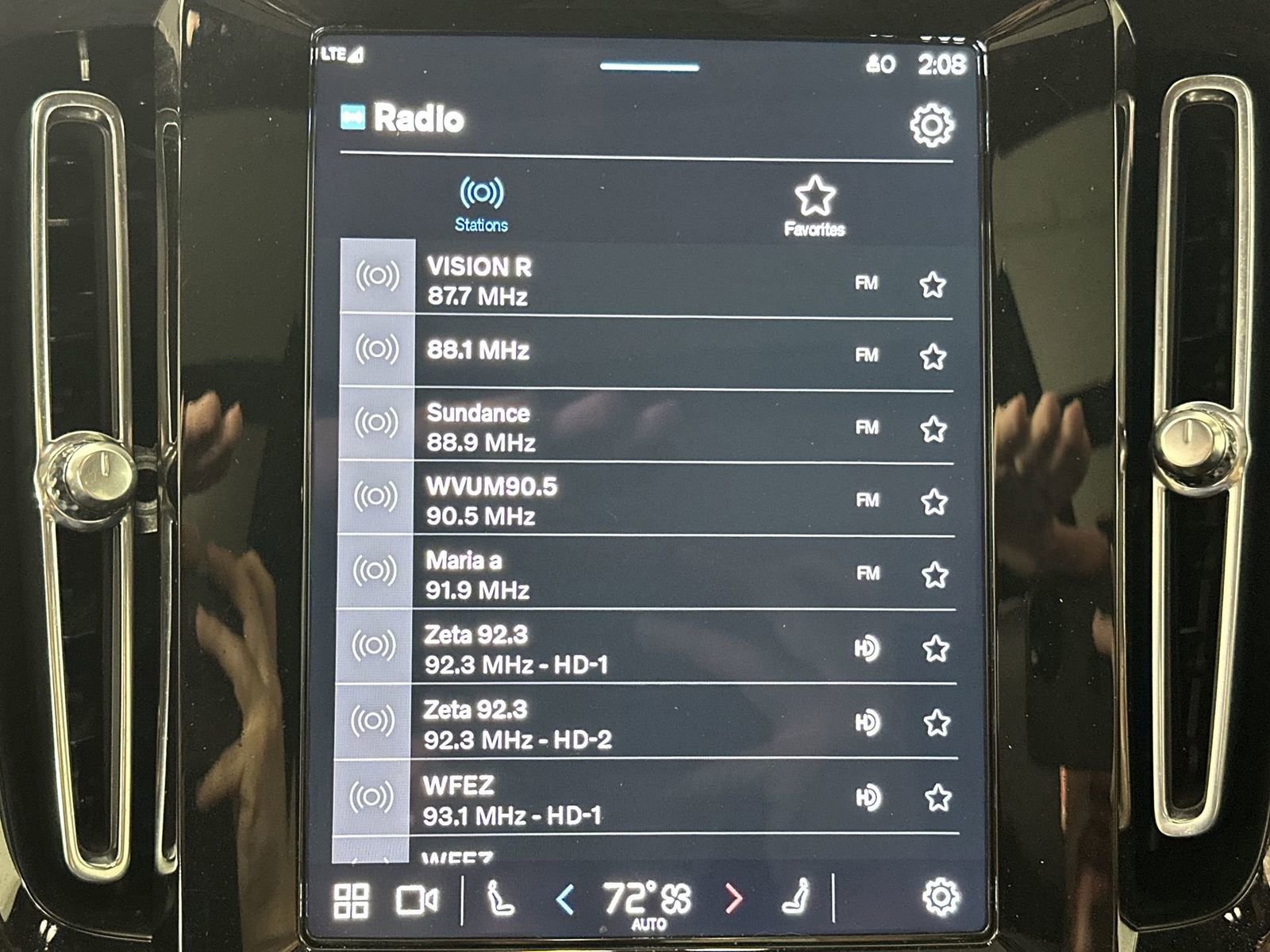 Used 2024 Volvo XC40 B5 Plus image 16