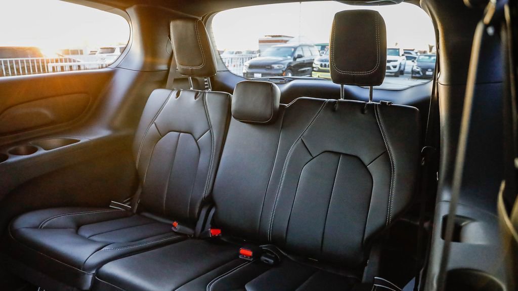 New 2026 Chrysler Pacifica Select w/ S Appearance Package image 20