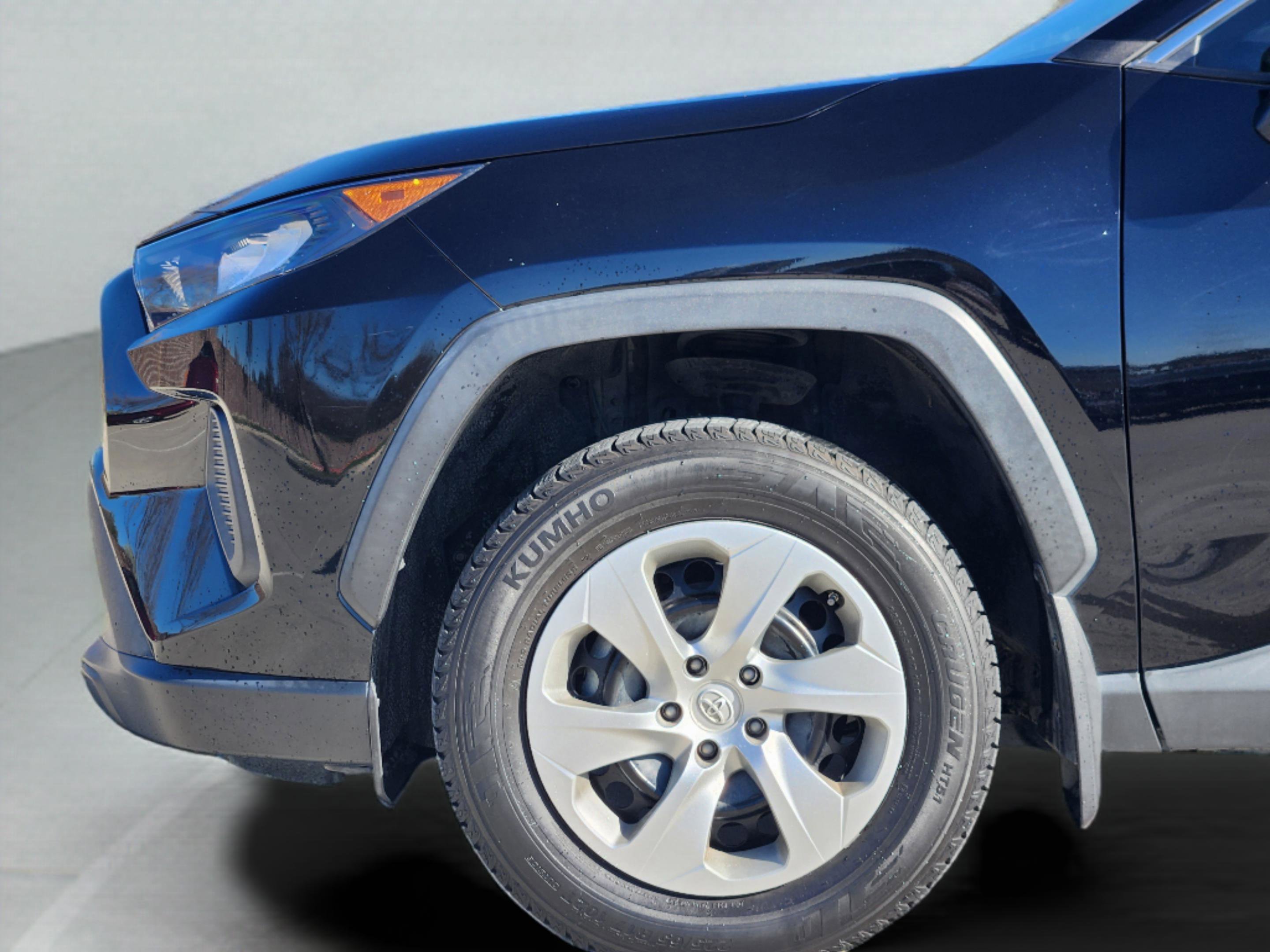 Used 2021 Toyota RAV4 LE w/ Carpet Mat Package (TMS) image 10