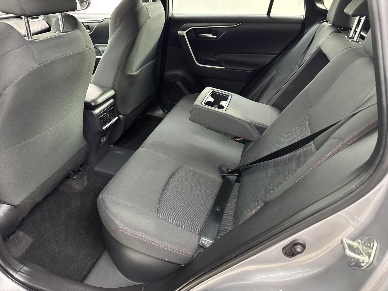 Used 2024 Toyota RAV4 SE image 29