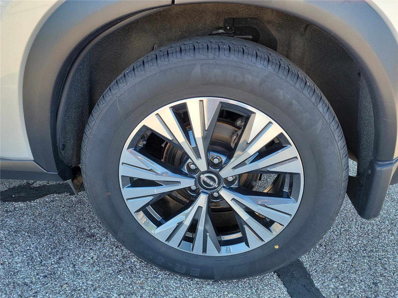 Used 2023 Nissan Rogue SV FWD image 6