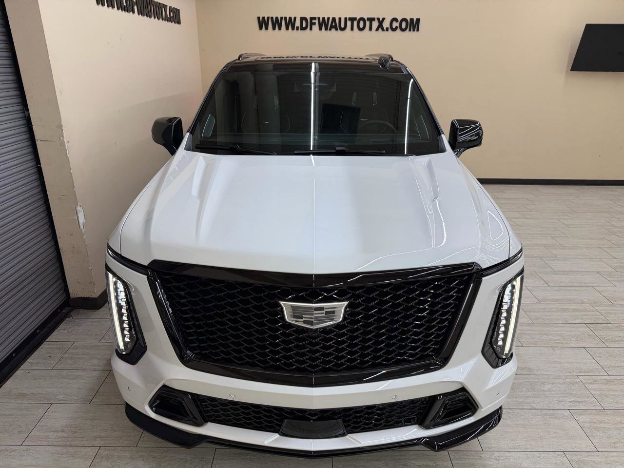 Used 2025 Cadillac Escalade V w/ LPO, ONYX Package image 4