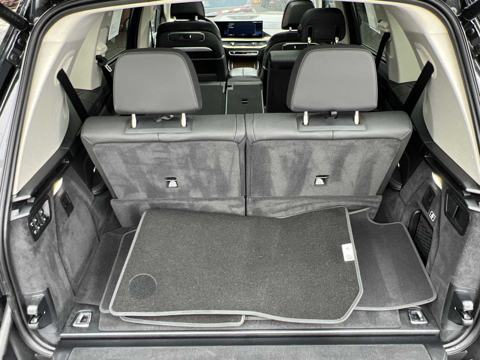 Used 2025 BMW X7 xDrive40i image 25