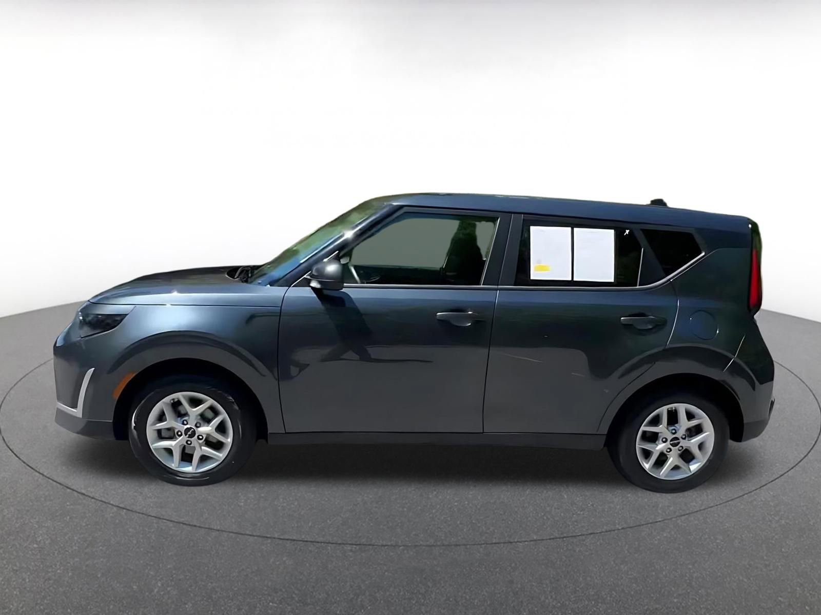 Used 2025 Kia Soul LX w/ LX Technology Package image 9